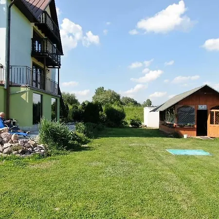 Chata Biela Tana Bed & Breakfast Trávnica